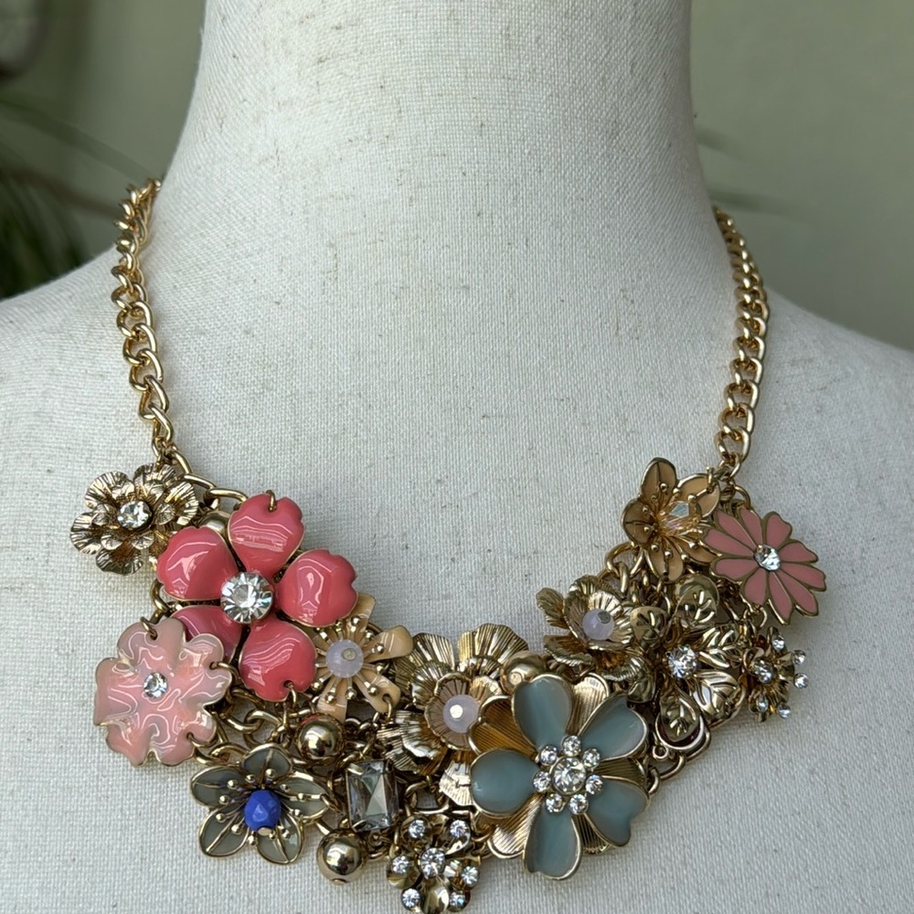 Talbots flower statement necklace - NWOT